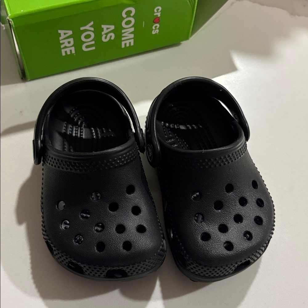 baby crocs size 2-3